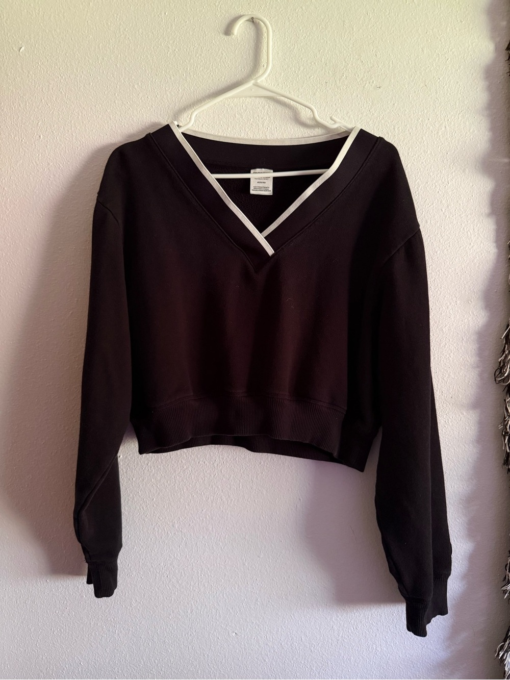 Victoria’s Secret PINK • Black V-Neck Cropped Sweater w/ White Trim - Womens Md